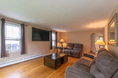 22 Glencoe St, Springfield, MA 01104 photo 13