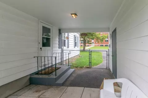 22 Glencoe St, Springfield, MA 01104 photo 3