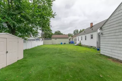22 Glencoe St, Springfield, MA 01104 photo 4