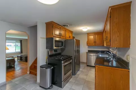 22 Glencoe St, Springfield, MA 01104 photo 9