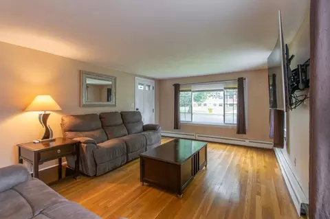 22 Glencoe St, Springfield, MA 01104 photo 14