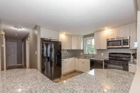 12 Carroll Pkwy, Lowell, MA 01851