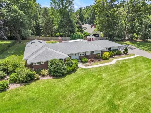 15 Wheel Meadow Ln, Longmeadow, MA 01106