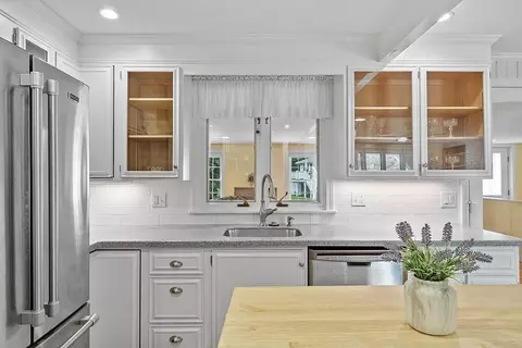 5 Locksley Rd, Danvers, MA 01923 photo 10