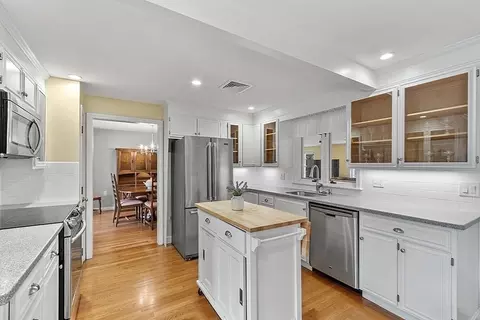 5 Locksley Rd, Danvers, MA 01923 photo 9