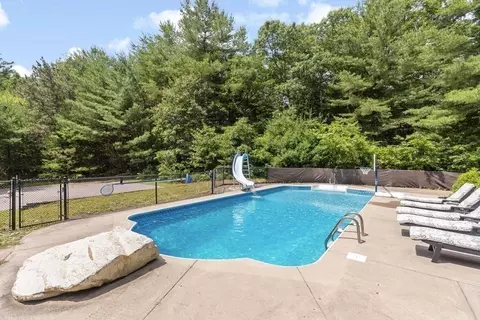 11 Dinah Path, Plymouth, MA 02360