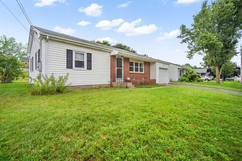 27 Thornwood St, Chicopee, MA 01020