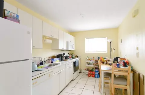 20 Westgate Rd #4, Boston College, MA 02467