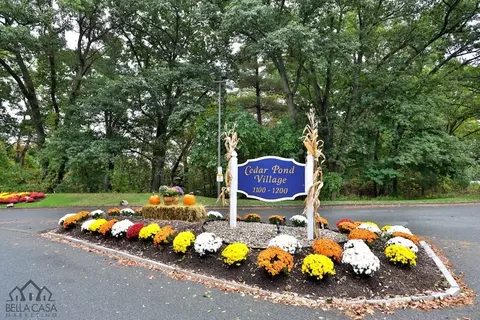1100 Salem St #17, Lynnfield, MA 01940
