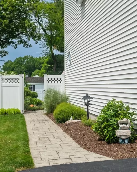 26 Peekskill Ave, Springfield, MA 01129 photo 4