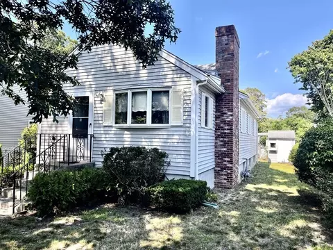 8 Shore Ave, Wareham, MA 02571