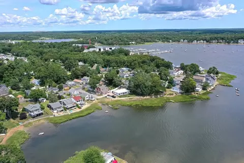 28 Pinehurst Dr, Wareham, MA 02571