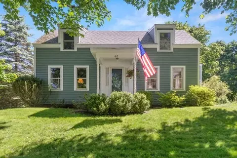 62 Maple St, West Newbury, MA 01985