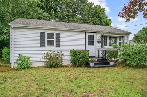 58 Homestead Ln, Falmouth, MA 02536
