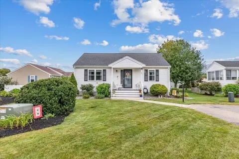 141 Crystal Water Dr #141, East Bridgewater, MA 02333