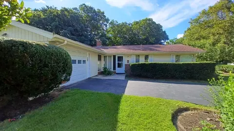 33 Savoy Rd, Framingham, MA 01701