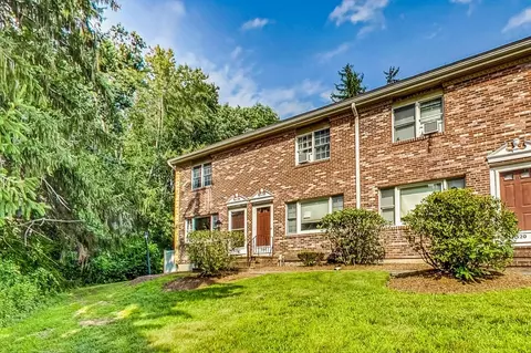 316 Bedford St #316, East Bridgewater, MA 02333