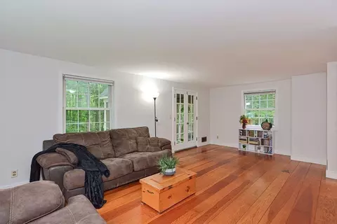 4 South St, Upton, MA 01568 photo 10