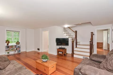 4 South St, Upton, MA 01568 photo 11