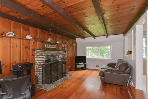4 South St, Upton, MA 01568 photo 17