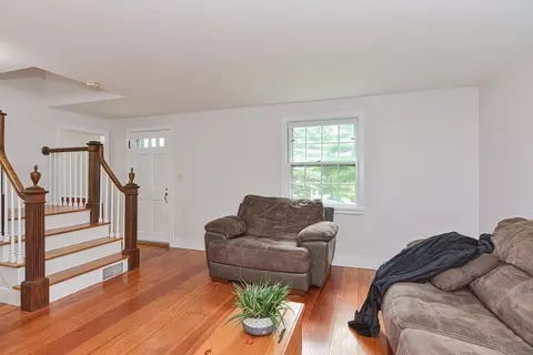 4 South St, Upton, MA 01568 photo 12