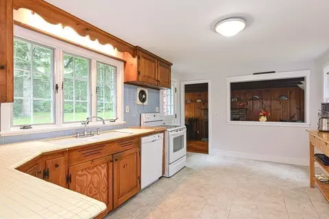 4 South St, Upton, MA 01568 photo 8