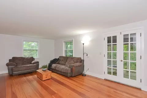 4 South St, Upton, MA 01568 photo 13