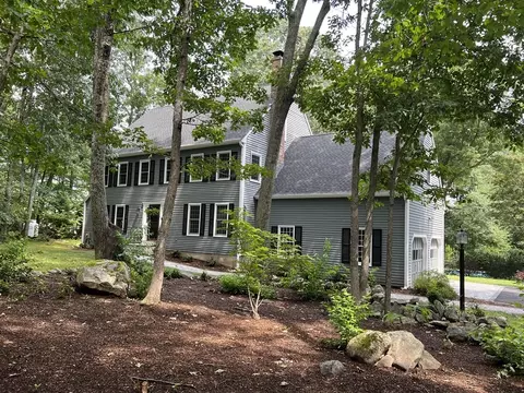 8 Cedar Farms Rd, Medway, MA 02053
