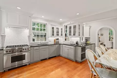 21 Windsor Rd, Wellesley, MA 02481 photo 5