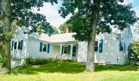 460 Williston Rd, Bourne, MA 02562 photo 2