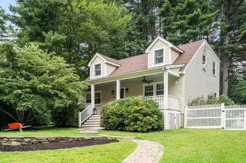 12 Woodbury Rd, Southborough, MA 01772