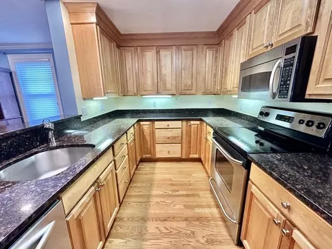 27 Maple St #B, Canton, MA 02021 photo 12