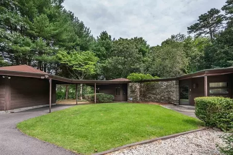150 Bishop St, Attleboro, MA 02703