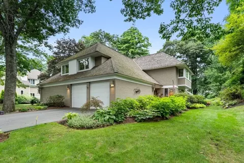 28 Southpoint Ln, Ipswich, MA 01938