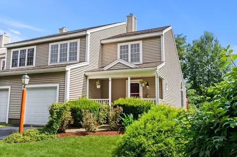 4 Hitching Post Ln #4, Northborough, MA 01532