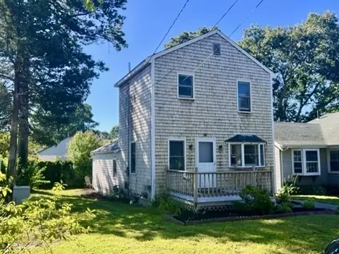 32 Elmwood St #2, Wareham, MA 02571
