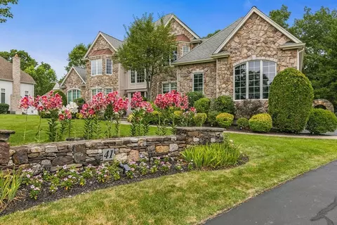 41 Jeffrey Dr, North Attleboro, MA 02760