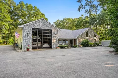 55 Loring St, Auburn, MA 01501
