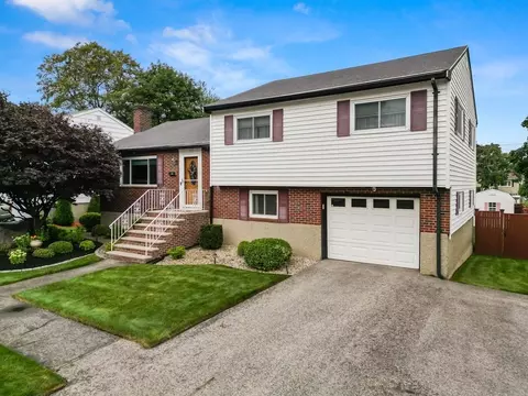 13 Kittredge St, Peabody, MA 01960