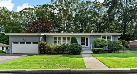 645 Florence St, Fall River, MA 02720 photo 2