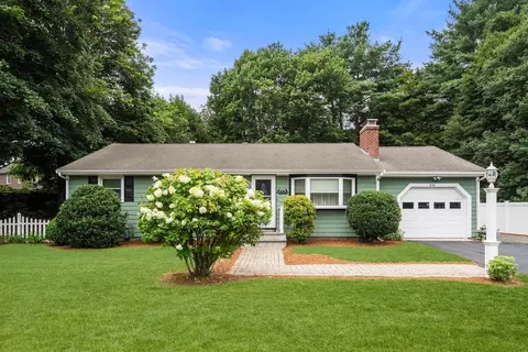 838 Pond St, Franklin, MA 02038