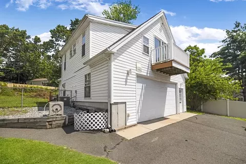 138 Grattan St, Chicopee, MA 01020 photo 5