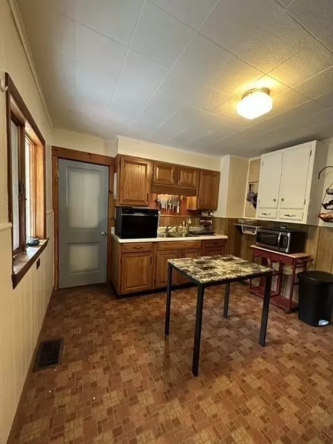 35 Carpenter, Orange, MA 01364 photo 6