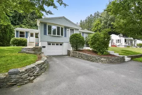 62 Smith St, Leominster, MA 01453