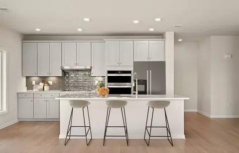 2 Stratton Dr #305, Woburn, MA 01801