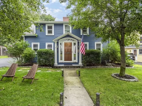 7 Canterbury St, Andover, MA 01810