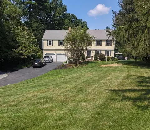 25 West St, Foxboro, MA 02035