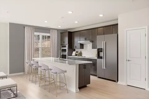 2 Stratton Dr #401, Woburn, MA 01801