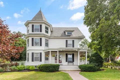 187 Hovey St, Lowell, MA 01852