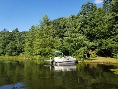 54 Lincoln Point Rd, Charlton, MA 01507